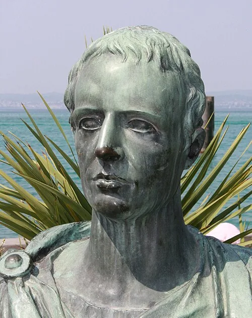 Twentieth-century bust at Sirmione